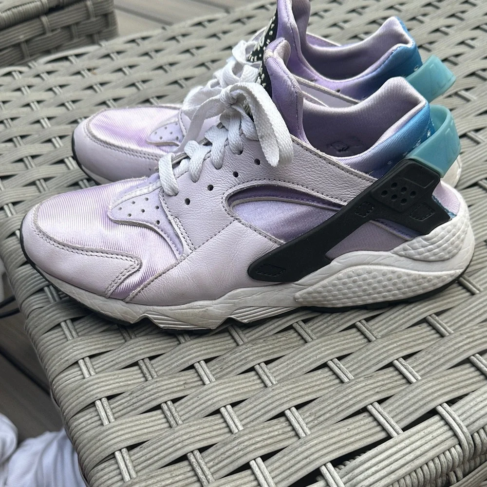 Nike Women’s Huarache Sneakers in Light Lavender and White